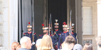 Lee más sobre el artículo Relevo y Cambio de Guardia en el Palacio Real