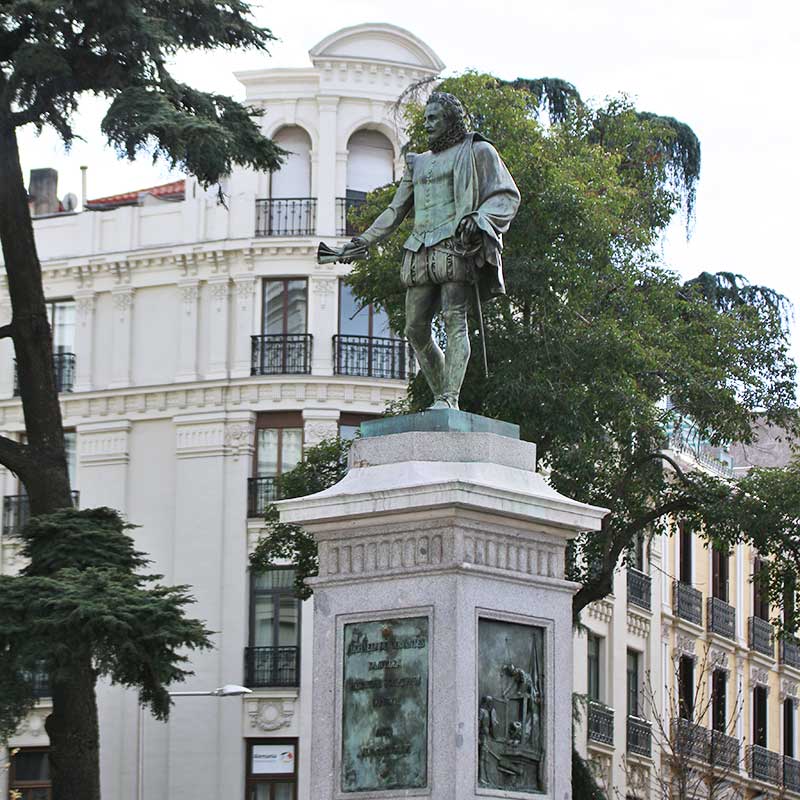 Estatua Cervantes en la Plaza de las Cortes